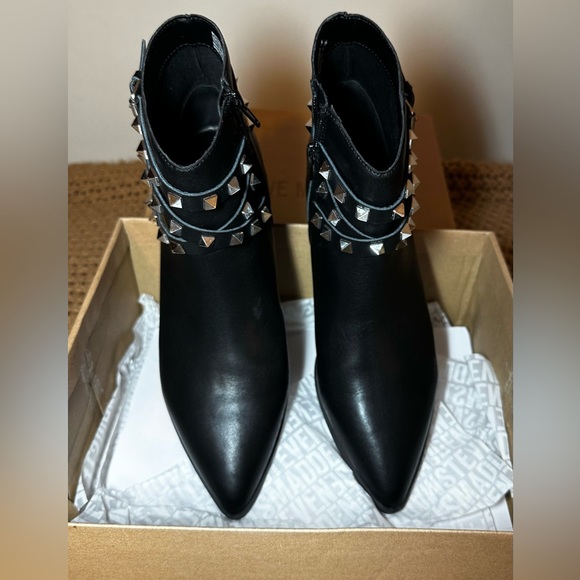 Steve Madden studded ankle boot - Picture 2 of 2